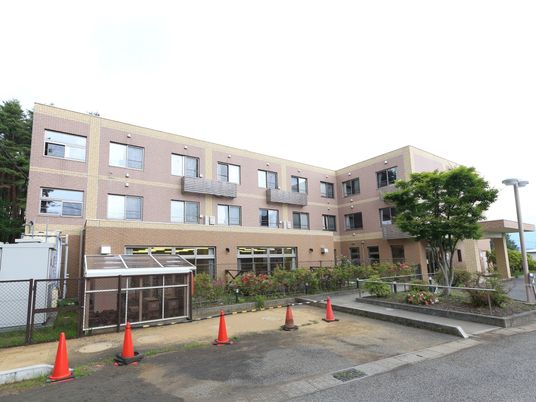 広々した落ち着いた外観
