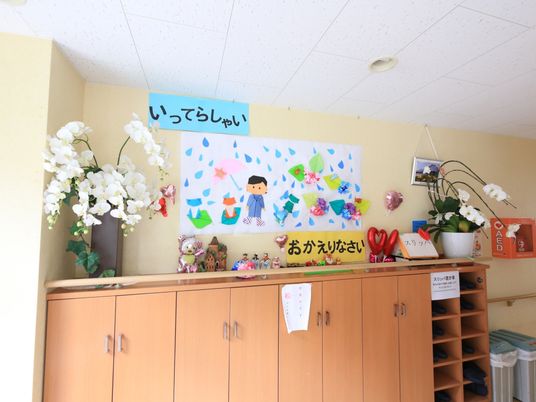飾り付けられた壁面