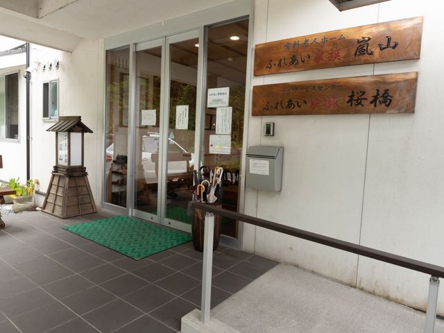 エントランスと掲示板