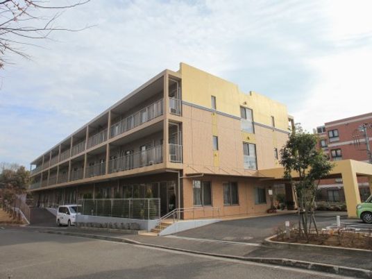 多階層の建物外観