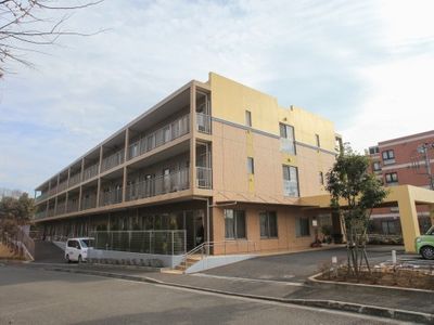 多階層の建物外観