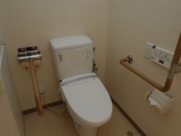手すり付きトイレ空間