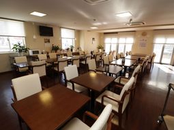 明るい食堂の様子