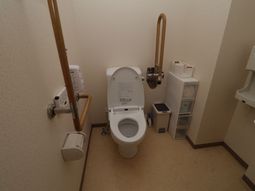 バリアフリーのトイレ設備