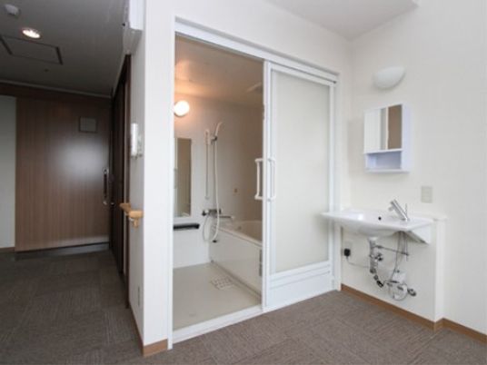 バリアフリー洗面所と浴室