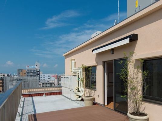 屋上テラスの晴れた景色