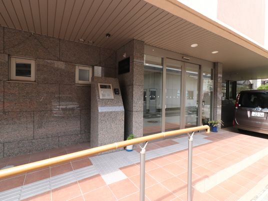 清潔感のあるエントランス