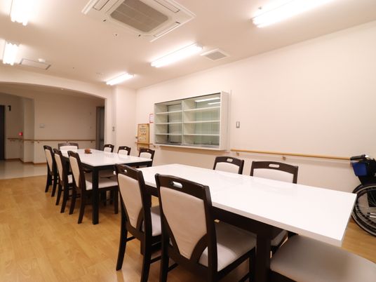 清潔なダイニングルーム