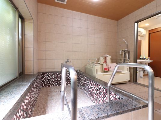 広々とした浴室設備