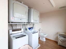 洗濯機とトイレのある空間