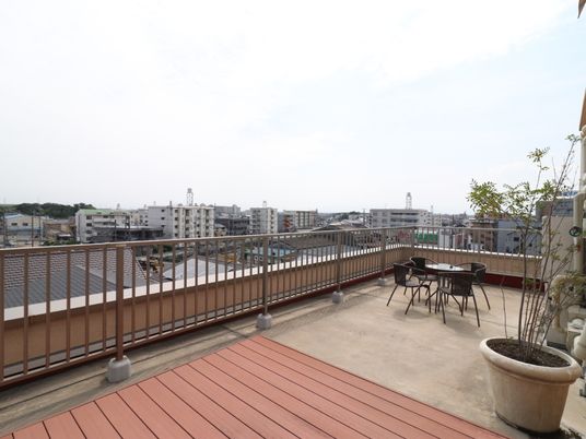 広々とした屋上テラス
