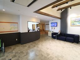 清潔感ある明るいロビー