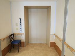 清潔感のあるエレベーターホール