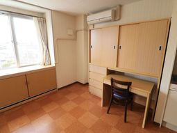 明るい居室の一角