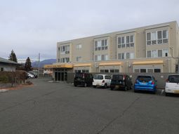 ゆったり駐車場のある外観