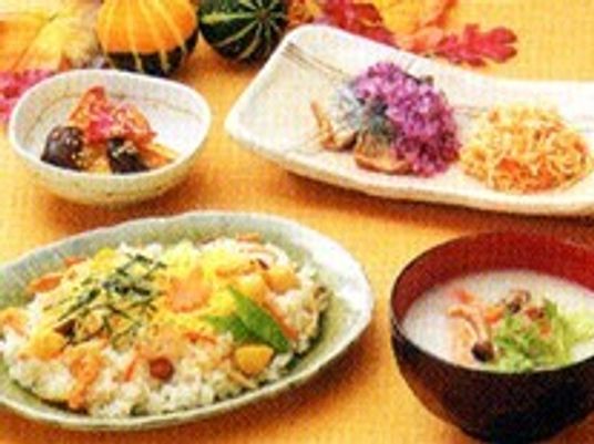 彩り豊かな食事の風景