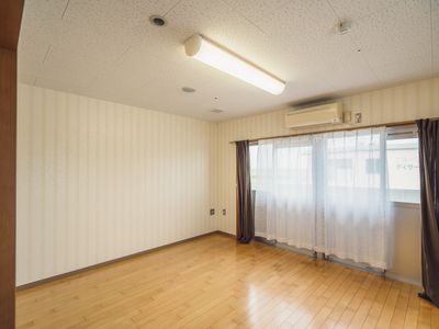 広々とした明るい居室