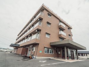 多階層の建物エントランス