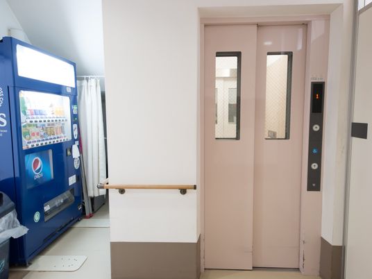 エレベーターと自動販売機