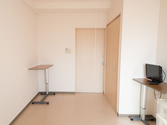 シンプルな居室の様子