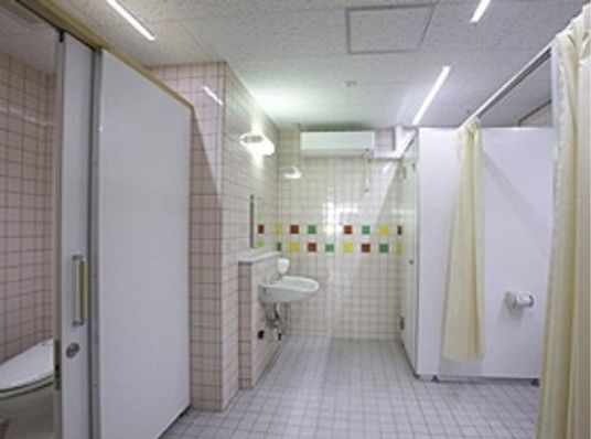 清潔な浴室の一部