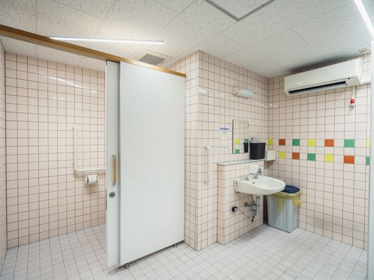 清潔なトイレの空間