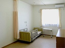 簡潔な居室の設備