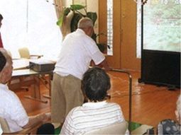 活動する人々の居室