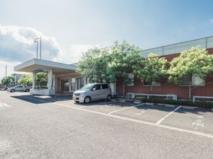 広々とした施設のエントランス