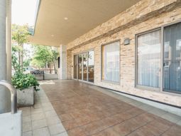 明るい玄関エリアの様子