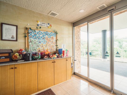 エントランスを飾る掲示物