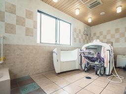 清潔感のある明るい浴室