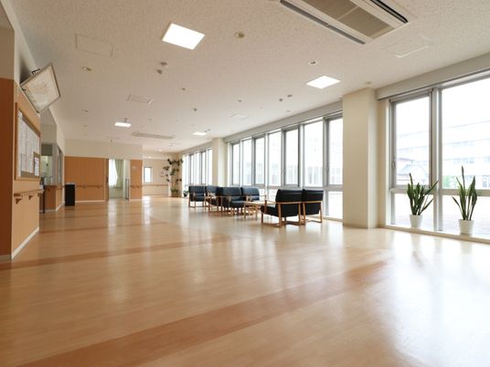 広々とした開放的な廊下