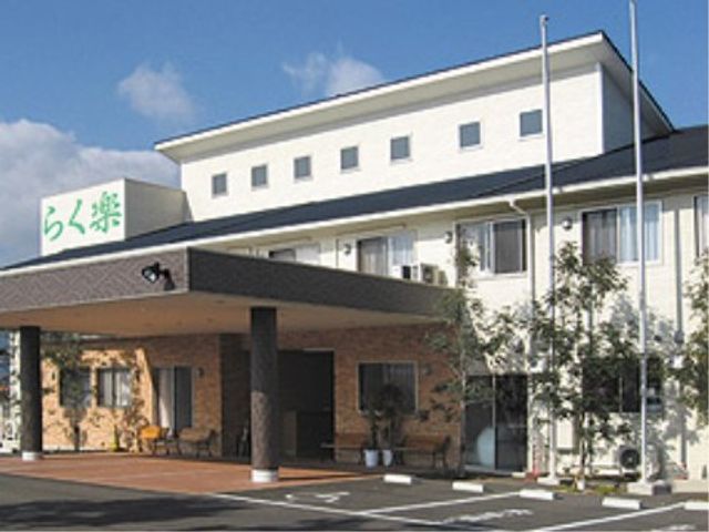 明るい外観の施設 外観 広々としたエントランスが迎えてくれる、清潔感のあふれる施設です。外からの訪問者も安心してご利用いただける環境が整っています。