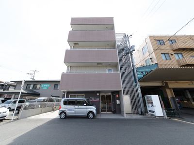多階層のビル外観