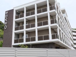 モダンな建物の外観