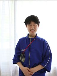 笑顔のスタッフ像