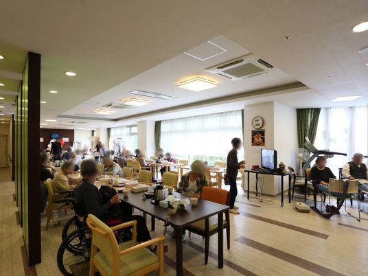 広い共有ダイニング空間