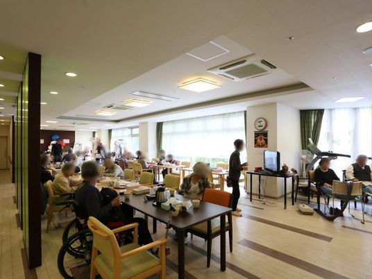 広い共有ダイニング空間
