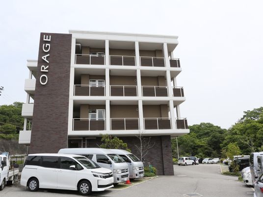 現代的な建物の外観