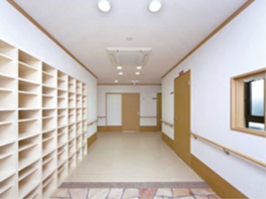整理された廊下の風景