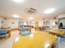 明るい共有ダイニング