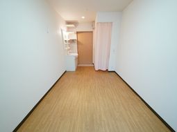 明るい廊下と居室入口