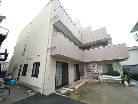 清潔感ある建物の外観