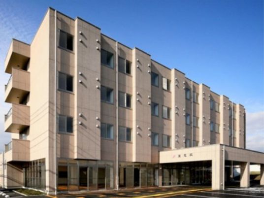 明るい外観の建物