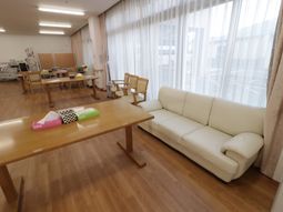 明るい休憩スペースの様子