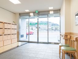 エントランスの明るい空間