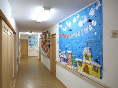  装飾された施設の廊下  