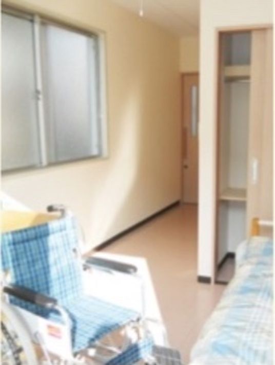 明るい居室内の様子