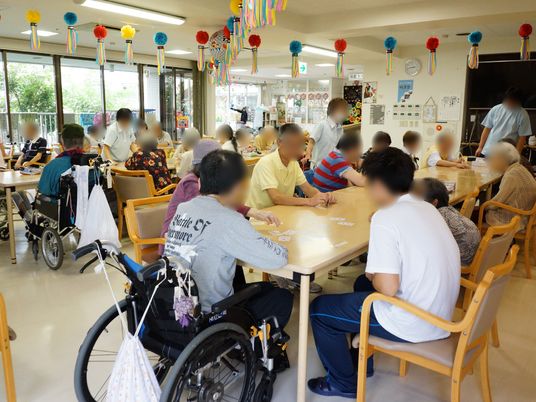 活気ある共有スペース